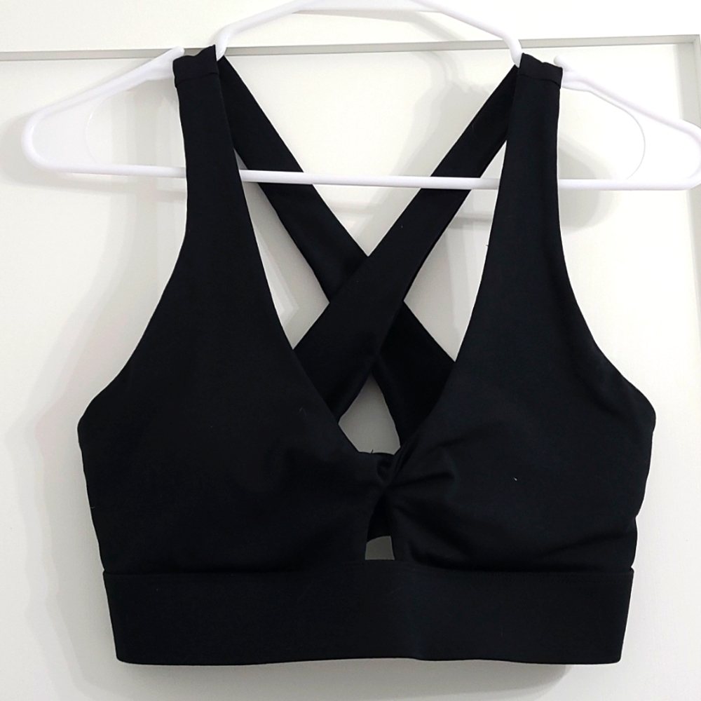 Fabletics Oasis Twist Black Sports Bra